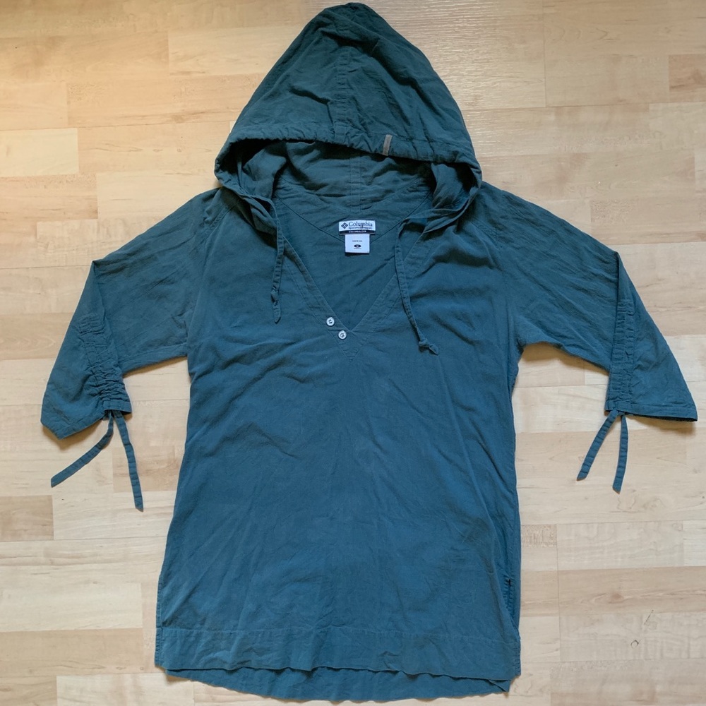 Women’s medium Columbia Outdoor half sleeve shirt